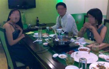 Mỹ nhân 'tiếp chuyện'