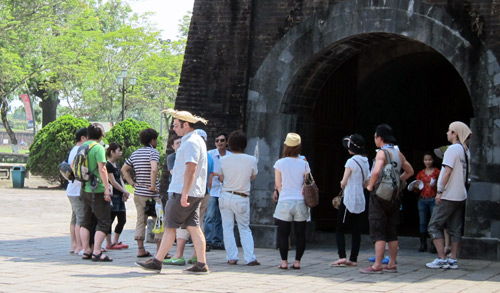 Lữ hành chỉ trích 'thói hư' của du lịch Việt