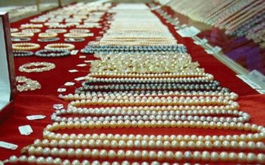 Cho khách du lịch nếm… trái đắng