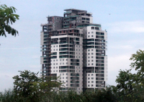 Địa ốc hạng sang đánh cược với thị trường