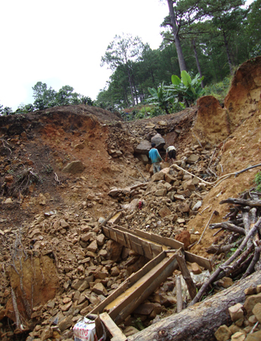 Theo chân dân đào thiếc