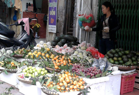 Rau quả Trung Quốc tràn ngập thị trường Hà Nội