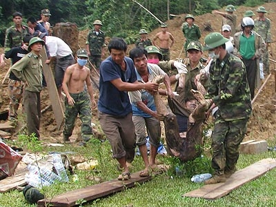 Tang thương ngập tràn khe Nước Vin