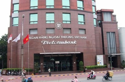 Fitch hạ mức tín nhiệm 2 ngân hàng hàng đầu Việt Nam