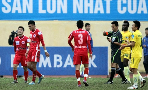 Đóng cửa, mở lỗ hổng