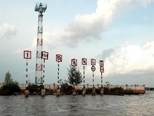 Mũi Cà Mau giữa trời xanh mây trắng