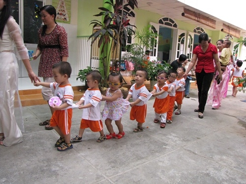 Đi học khổ thật!