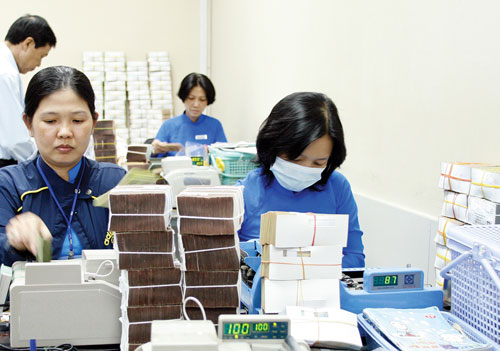 Hạ lãi suất, không lẽ là chuyện đùa?