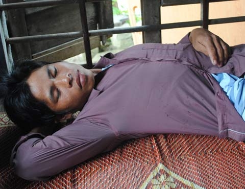 Tàu bị đâm trong đêm, 8 người suýt chết