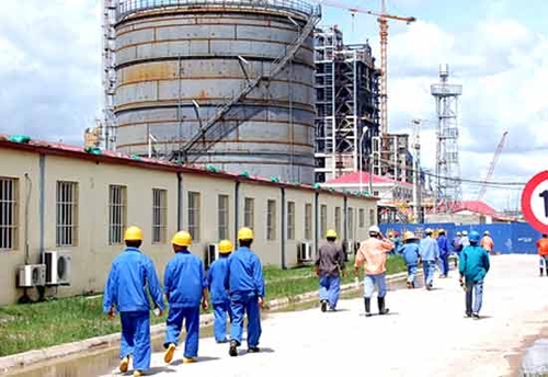 Quản lý người nước ngoài lao động tại Việt Nam: Đừng “thả gà ra đuổi”