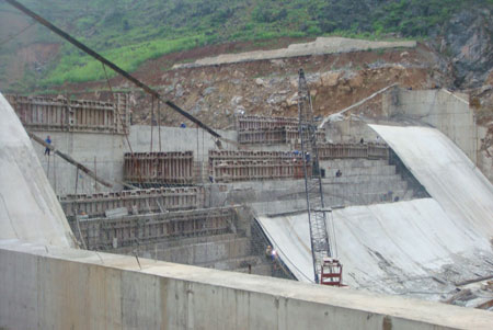 Thuỷ điện nhỏ: Lợi bất cập hại