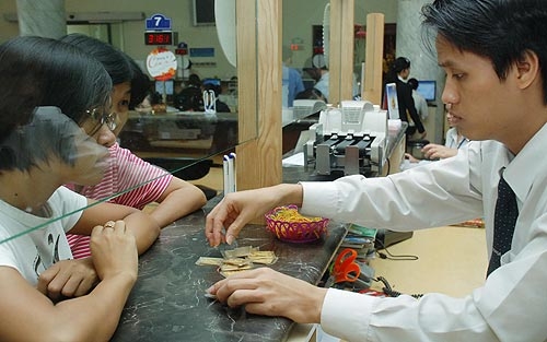Không nên cấm kinh doanh vàng miếng