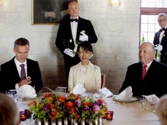 Aung San Suu Kyi: Từ tù nhân can đảm trở thành dân biểu Quốc hội