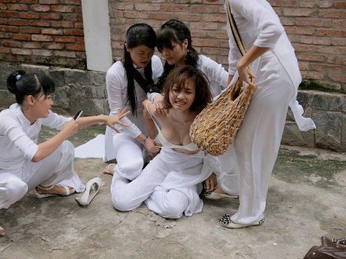 Sự thiếu hiểu biết là nguồn gốc của bạo lực
