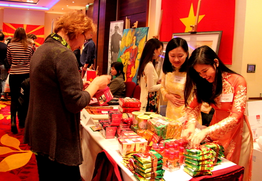 Hội chợ phu nhân ngoại giao  2016.