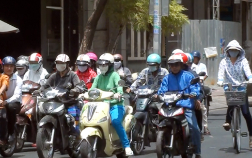 Người Sài Gòn đối phó với nóng nắng kỷ lục