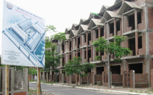 Dân buôn BĐS "tay to" chôn chân trong biệt thự, đất nền