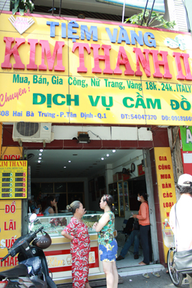Lách nghị định 24: Tiệm vàng kiêm tiệm cầm đồ