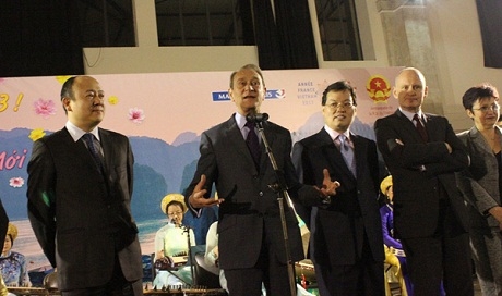 Lần đầu tiên Thị trưởng Paris tham gia Tết Việt