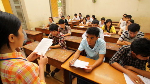 Làm thủ tục dự thi đợt 1: tốp giữa và ĐH vùng "lên ngôi"