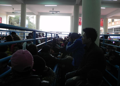 Lễ hội chùa Hương: Vừa bị 'chặt chém', vừa bị chửi