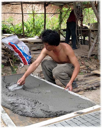 Lao động nước ngoài không phép: Xem thường pháp luật Việt Nam!