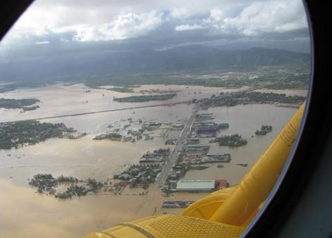 Chống chọi với lũ lớn