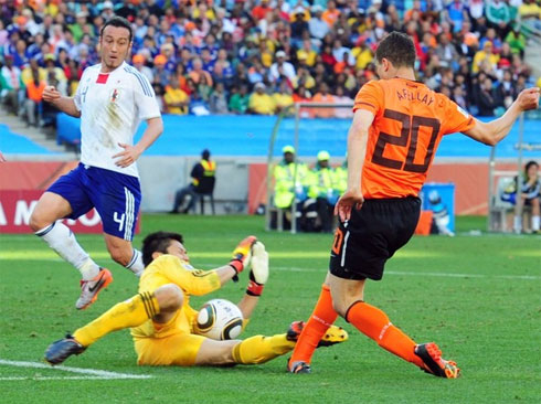 Hà Lan nhọc nhằn vượt qua Nhật Bản