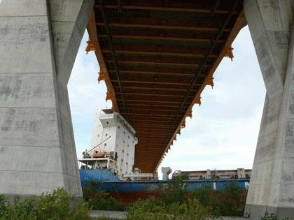 'Giải cứu' cầu Bính sau khi bị tàu đâm