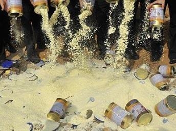 Trung Quốc điều tra về sữa gây tỷ lệ hormone cao bất thường