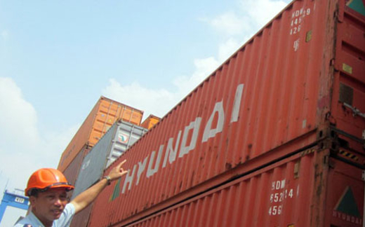 Xe bạc tỉ “bỏ quên” tại cảng