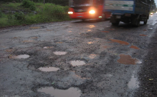 Đường bauxite: Chưa đi đã nát