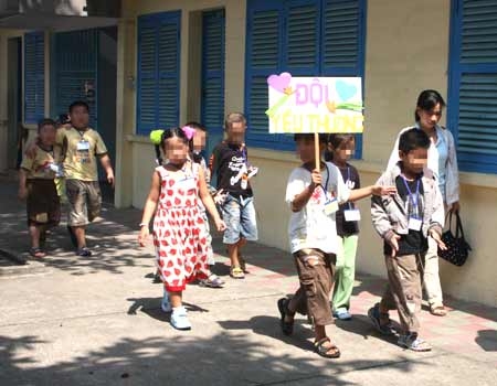 Trẻ nhiễm HIV bị từ chối đến trường