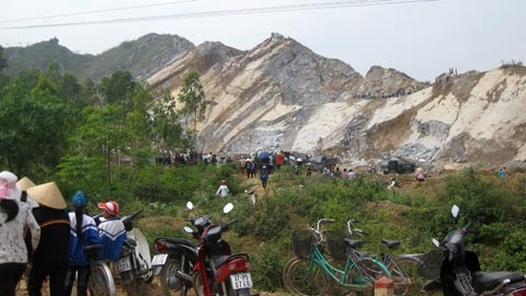 Nổ mìn phá đá tìm kiếm công nhân bị vùi lấp