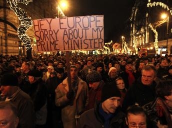 Hàng chục ngàn người Hungary biểu tình chống xu hướng "phản dân chủ"