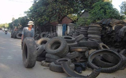 Cháy nổ, dân đua nhau nhảy chung cư