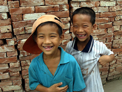 Người lớn múa lưỡi dạy trẻ con, “lưỡi thần kỳ” xuất hiện…