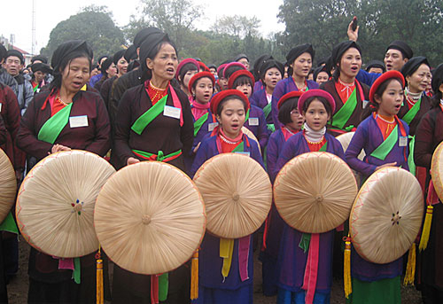 “Đám đông hóa” quan họ