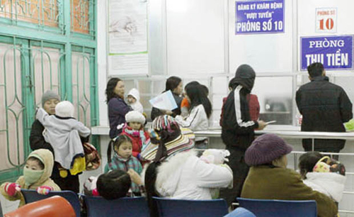 Lý và tình nhìn từ vụ không cấp thẻ BHYT cho trẻ tạm trú