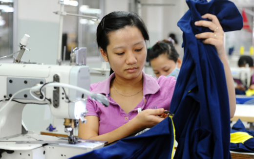 Tốt nghiệp đại học, về quê làm công nhân