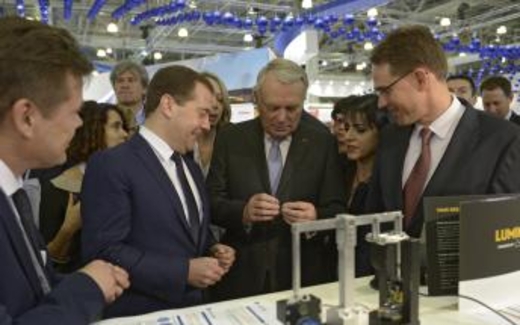 Vụ Greenpeace: Thủ tướng Pháp yêu cầu Medvedev có "cử chỉ nhân đạo"