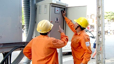 Giá điện có lãi vẫn tăng: DN thêm suy kiệt
