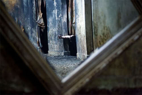 Bí ẩn về chiếc gương ma quỷ