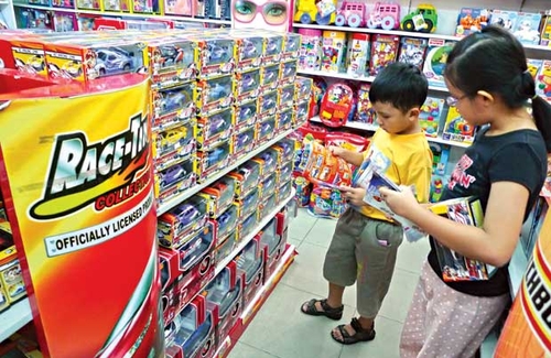 Doanh nhân Trung Quốc mở kho hàng tại TP.HCM