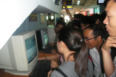 Bán vé Tết: Hàng không làm tốt, đường sắt thì sao?