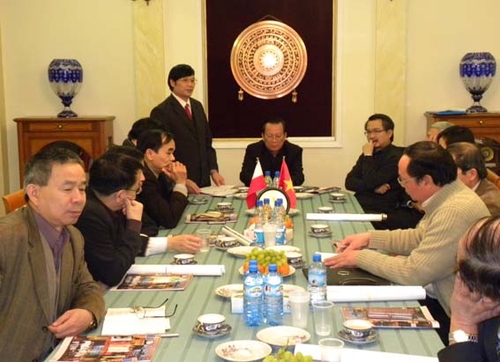 Gặp mặt các đại biểu CĐ về nước dự đại hội NVN ở nước ngoài toàn thế giới lần thứ nhất