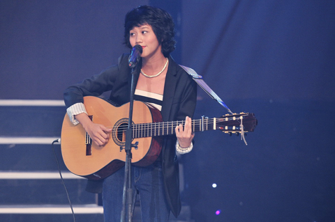 Sau scandal, Thanh Thảo nhận giải Album vàng của năm