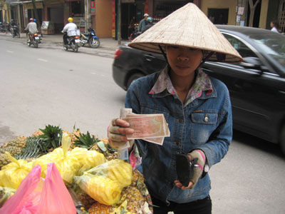 Tiền xu và tiền polime