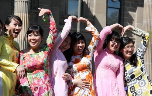 Rực rỡ ngày áo dài Việt Nam tại Úc