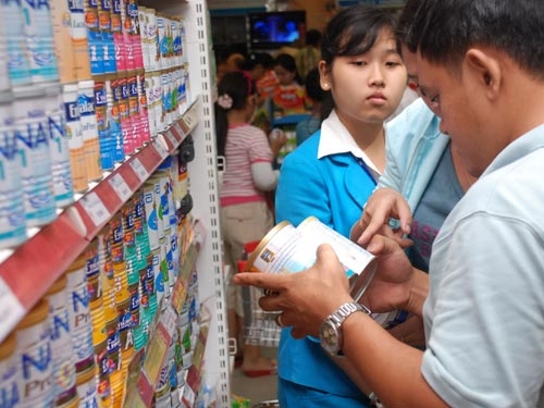 Mặc sức thao túng giá sữa